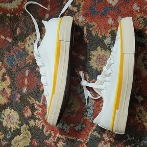 Converse low top chucks